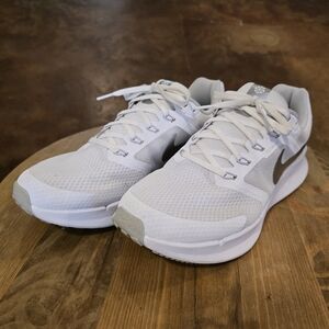 Nike Women’s Run Swift 3 White Running Shoes Size 9.5